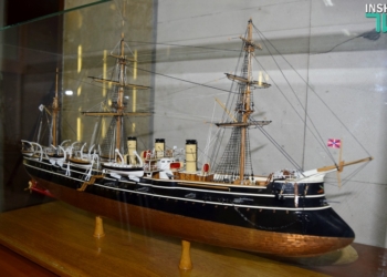 Тонкая работа: в Николаеве открылась уникальная выставка моделей военной техники