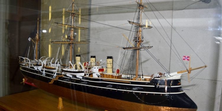 Тонкая работа: в Николаеве открылась уникальная выставка моделей военной техники