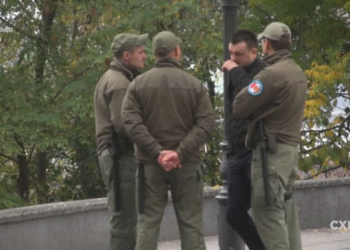 Украинские мэры держат “частные армии” для защиты от активистов – СМИ