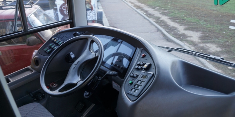 В Николаеве показали коммунальную технику и автобусы, которые хотят купить по договору лизинга