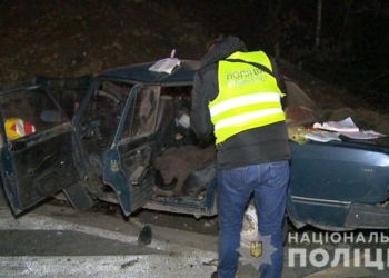В Винницкой области автомобиль въехал в отбойник моста: трое погибших