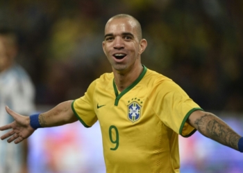 Игрока сборной Бразилии дисквалифицировали за почесывание во время гимна Китая