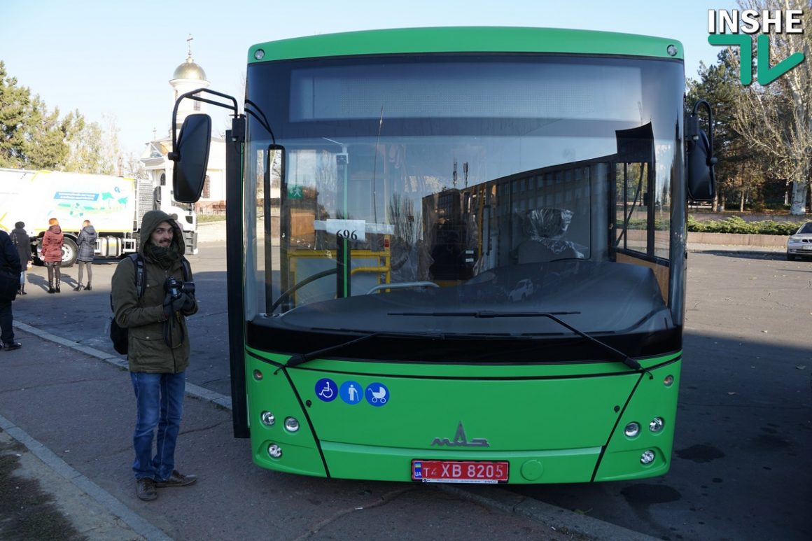 В Николаеве показали коммунальную технику и автобусы, которые хотят купить по договору лизинга 7