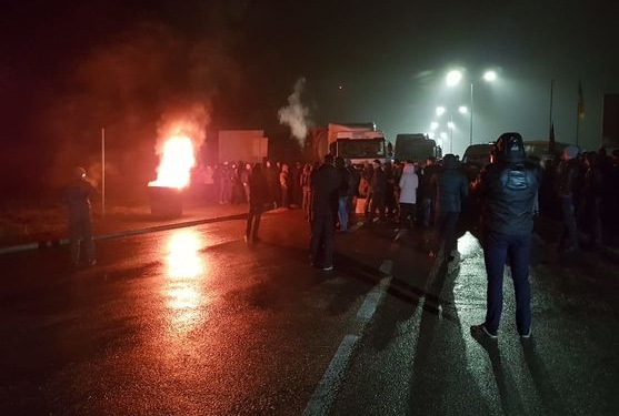 “Евробляхеры” блокируют движение на 11 пограничных пунктах