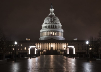 Республиканцы в США сохранили большинство в Сенате, но потеряли Палату представителей