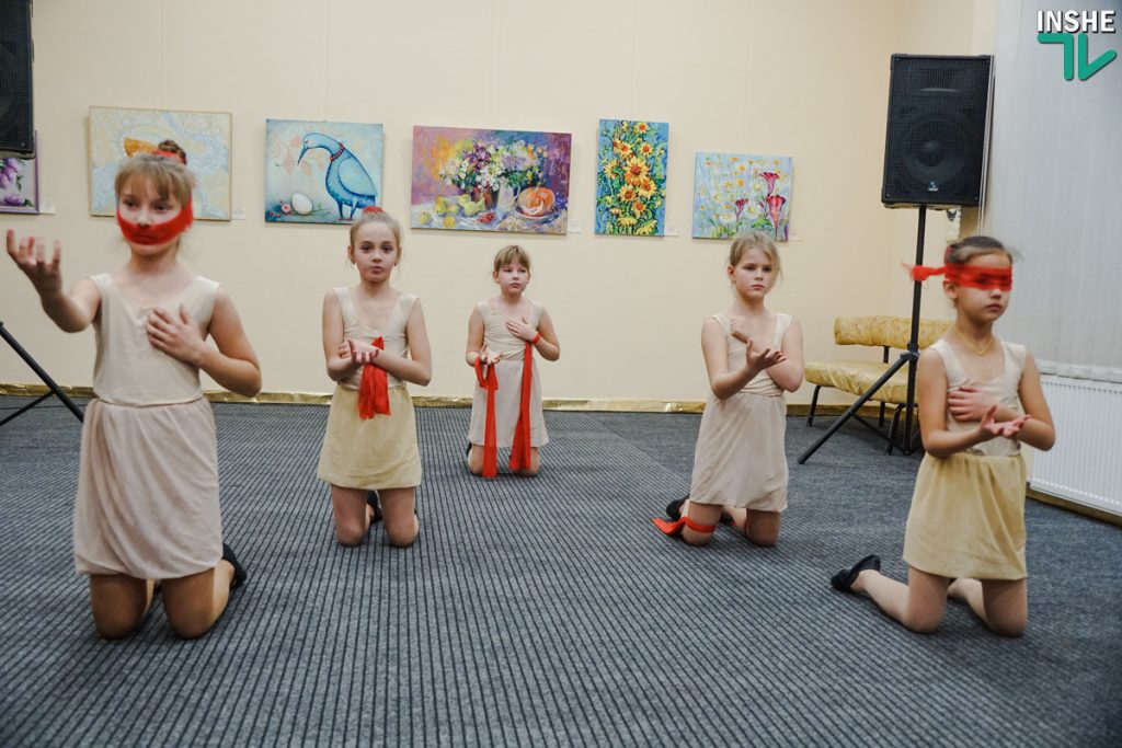 В Николаеве открылась благотворительна выставка «Подари жизнь». Горожане могут помочь детям с пороками сердца 35