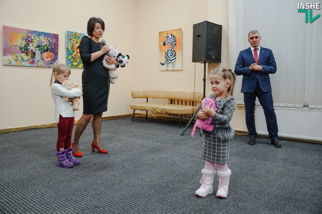В Николаеве открылась благотворительна выставка «Подари жизнь». Горожане могут помочь детям с пороками сердца 45