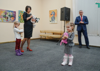 В Николаеве открылась благотворительна выставка «Подари жизнь». Горожане могут помочь детям с пороками сердца