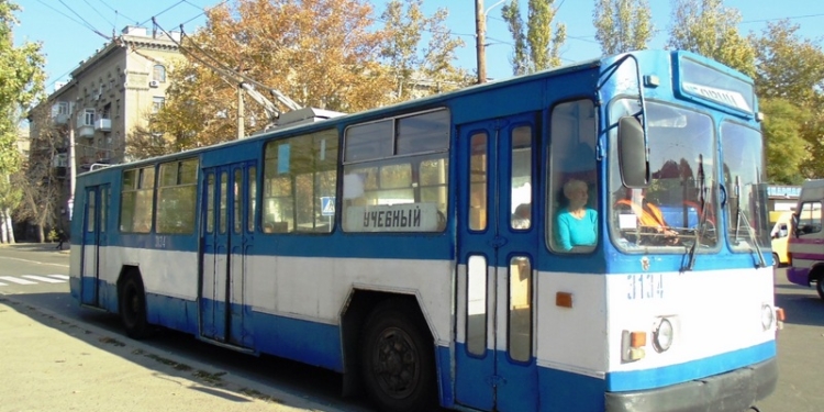 Найдите друг друга. Ищете работу? А «Николаевэлектротранс» – водителей. Учит бесплатно и затем трудоустраивает