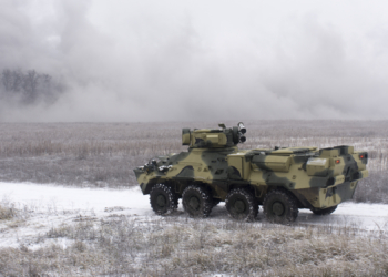 Испытание на прочность: корпус нового БТР “расстреляют” вплотную