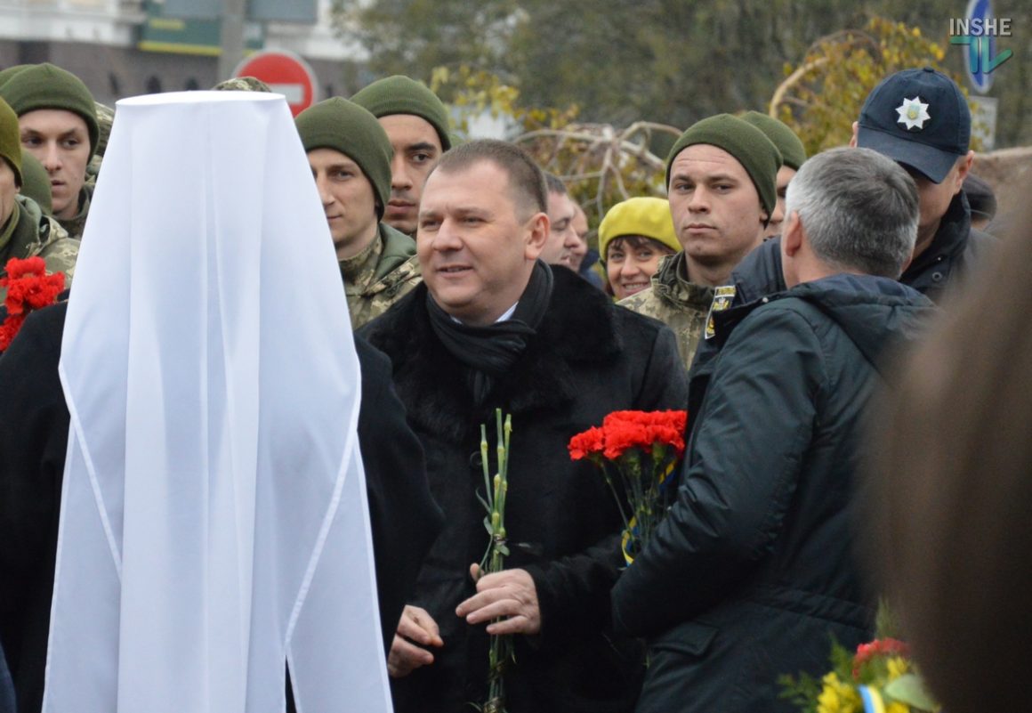 "Мы все живые - не плачьте мать": в Николаеве отметили День Достоинства и Свободы 4