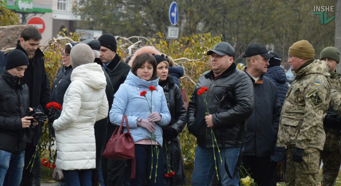 "Мы все живые - не плачьте мать": в Николаеве отметили День Достоинства и Свободы 8