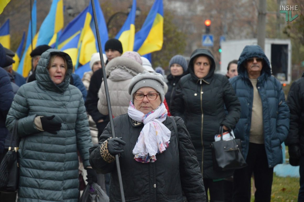 "Мы все живые - не плачьте мать": в Николаеве отметили День Достоинства и Свободы 16