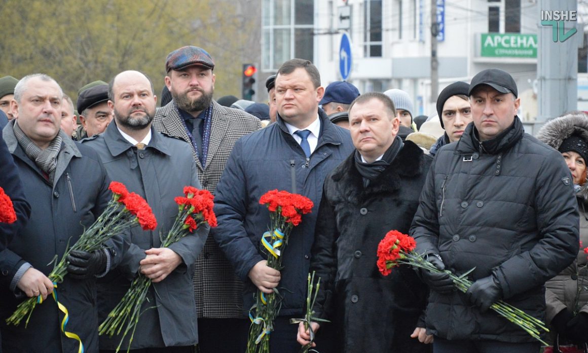 "Мы все живые - не плачьте мать": в Николаеве отметили День Достоинства и Свободы 22