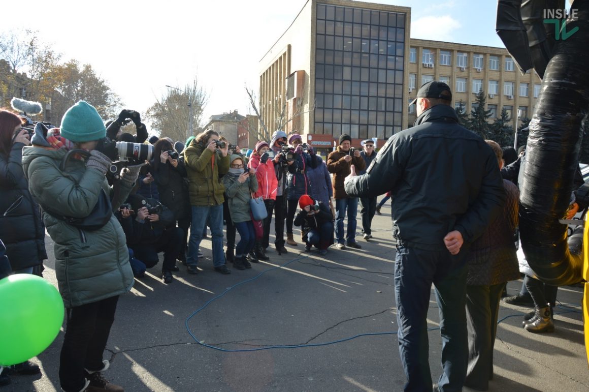 «Автобус-призрак» как символ того, что происходит на украинских дорогах: в Николаеве прошла необычная акция 14