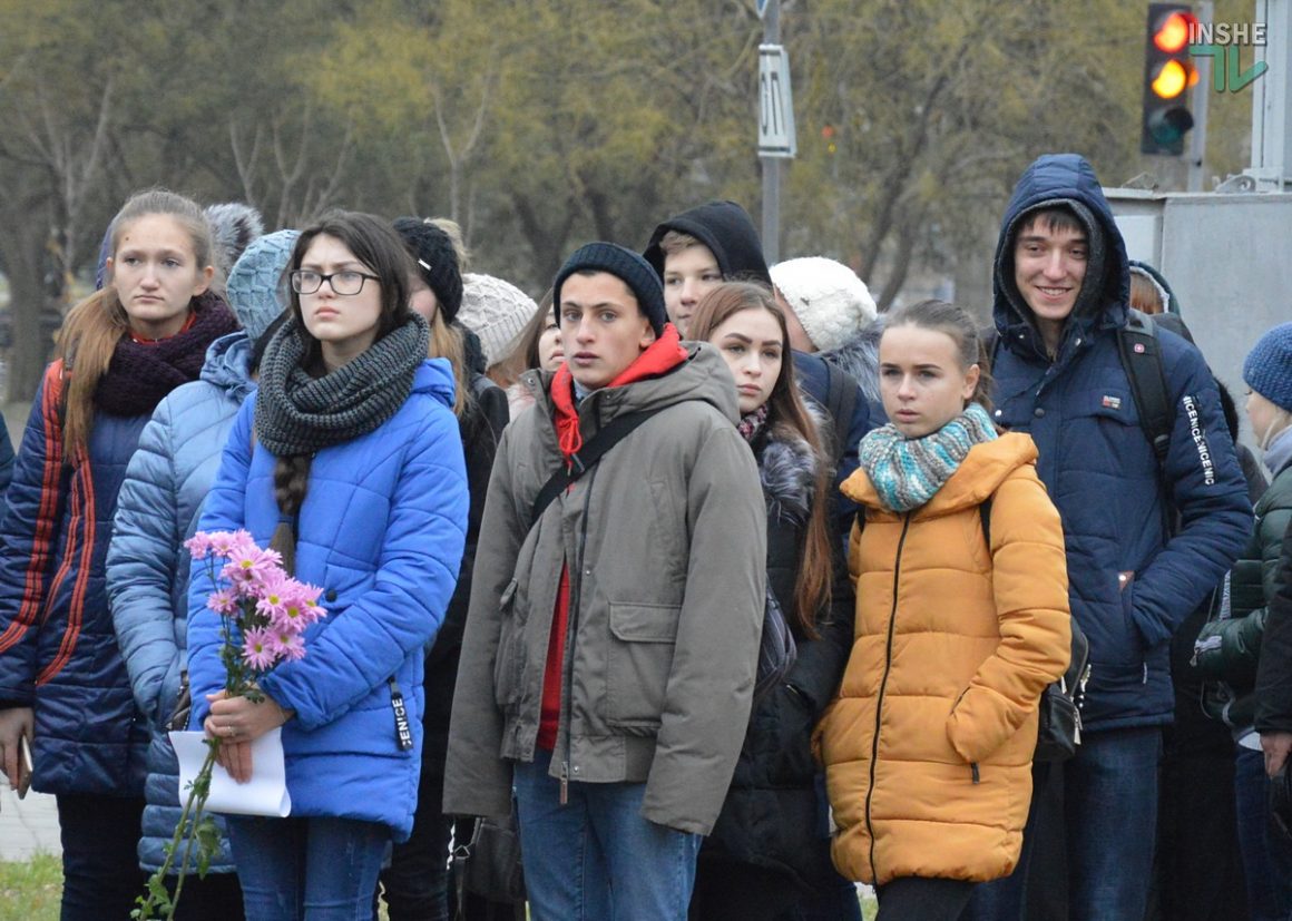 "Мы все живые - не плачьте мать": в Николаеве отметили День Достоинства и Свободы 42