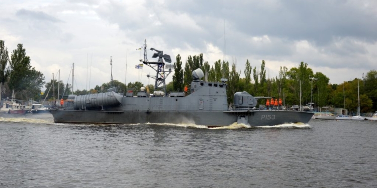 28 ноября в Николаеве разведут мосты: из акватории НСЗ выпустят ракетный катер «Прилуки»