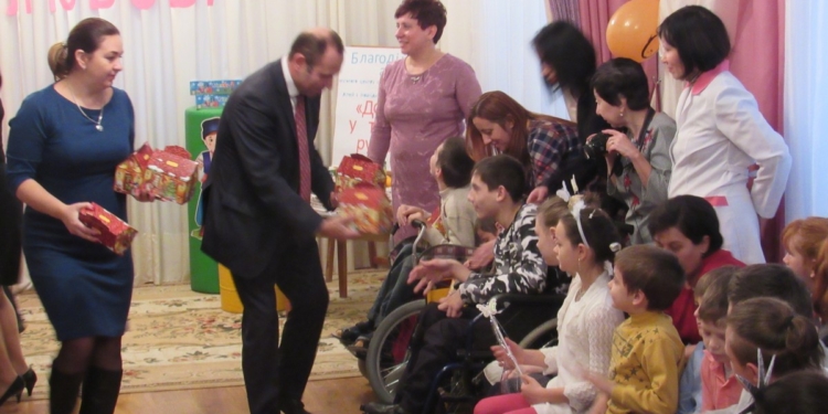 В городском центре социальной реабилитации детей с инвалидностью устроили праздник «Веры, надежды, любви»