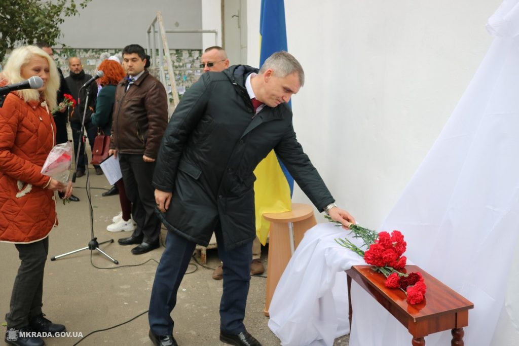 В Николаеве открыли мемориальную доску в честь наводчика 93-й бригады, который отдал свою жизнь за Украину 9