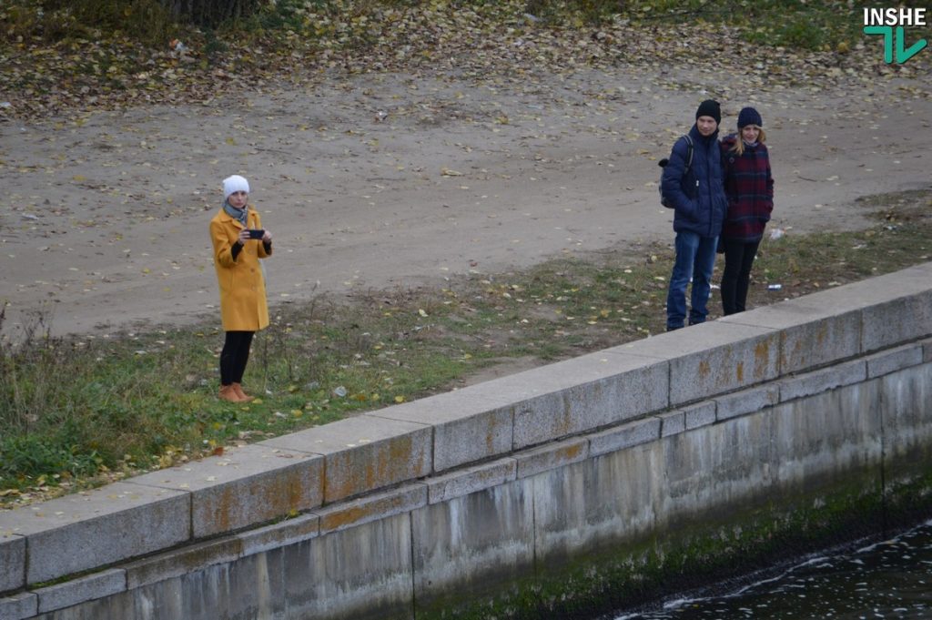 «Владимир Иванов» зашел в акваторию НСЗ. В Николаеве развели мосты, чтобы пропустить буксир 6