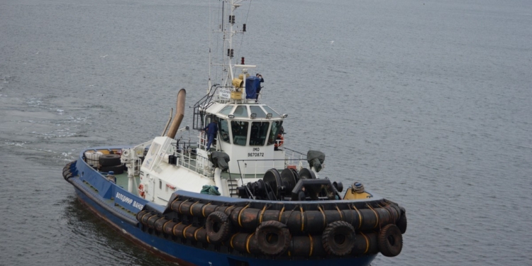 «Владимир Иванов» зашел в акваторию НСЗ. В Николаеве развели мосты, чтобы пропустить буксир