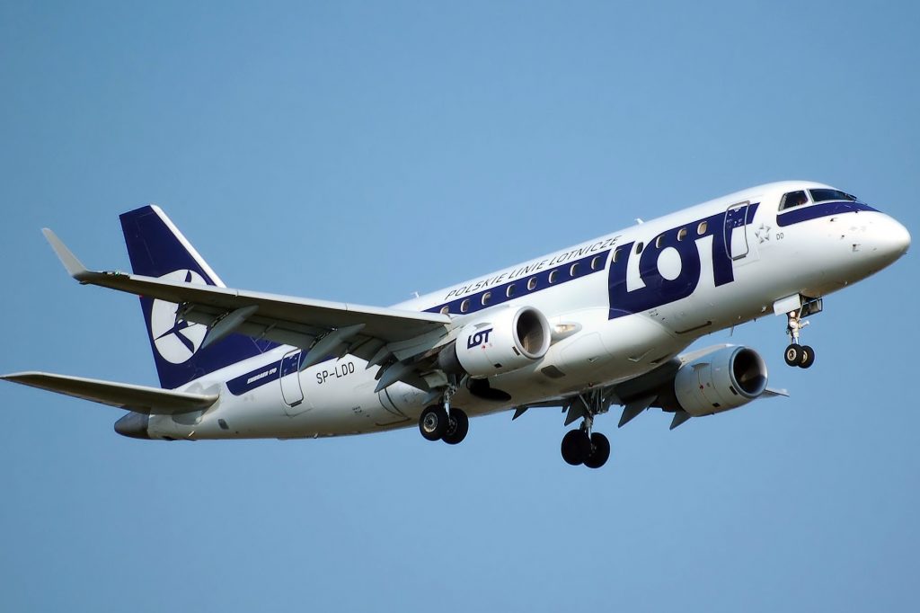 Пассажиры самолета польской авиакомпании LOT заплатили за ремонт самолета, чтобы улететь из Пекина 1