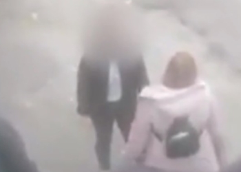В Днепре девушка избила школьницу и заставила ее стать на колени