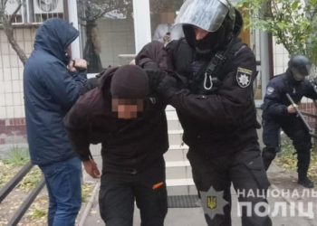 В Киеве задержали 40 молодчиков с дубинками и пиротехникой