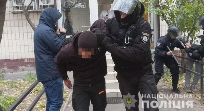 В Киеве задержали 40 молодчиков с дубинками и пиротехникой