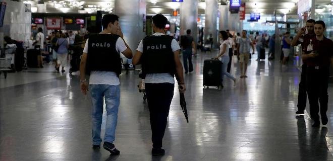 Везла два кило кокаина: в аэропорту Стамбула задержали украинку 1