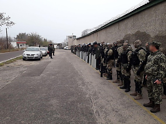 В СИЗО Николаева арестанты во время обысков напали на охрану 9