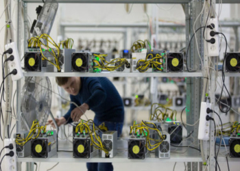 После обвала криптовалют китайские майнеры распродают старое оборудование на вес