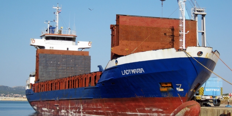 Два иностранных судна столкнулись в Керченском проливе