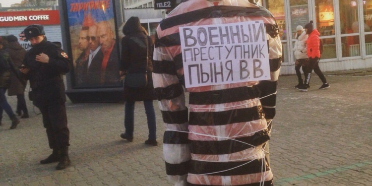 «Путина» повесили на фонарном столбе в Перми