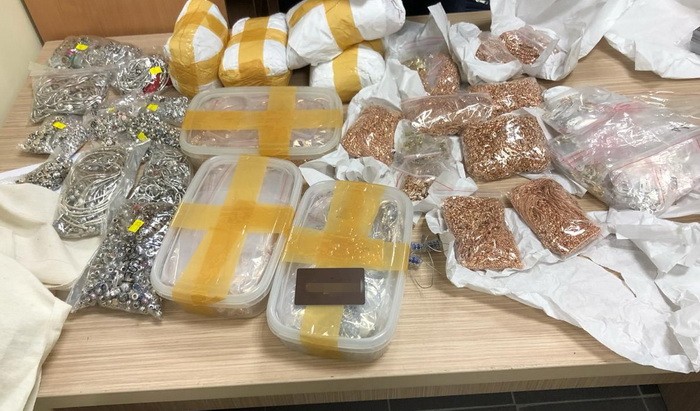 В аэропорту Львова задержали пассажира с 17 килограммами золота 3