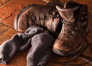 Молодая женщина зарабатывает на грязных носках 100 тысяч фунтов в год