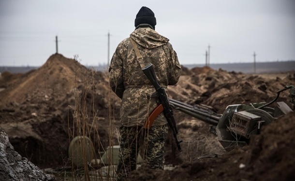 За минувшие сутки боевики 16 раз открывали огонь по позициям ВСУ, один украинский военнослужащий погиб – штаб ООС