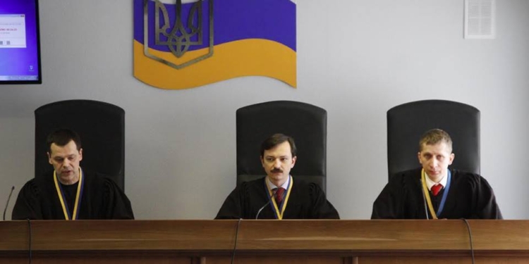 Судья огласил новую дату для последнего слова Януковича: “Сможет выступить как сидя, так и лежа”