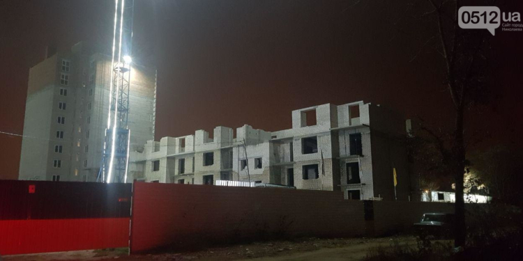 Возле недостроенной многоэтажки в Николаеве нашли тело бездыханного парня