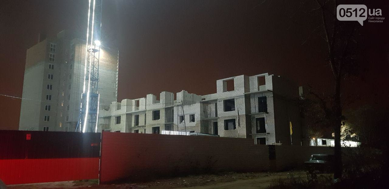 Возле недостроенной многоэтажки в Николаеве нашли тело бездыханного парня