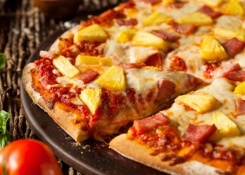 Президент Исландии Гвюдни Йоуханнессон заявил, что “зашел слишком далеко” в своей нелюбви к пицце с ананасами и принес официальные извинения