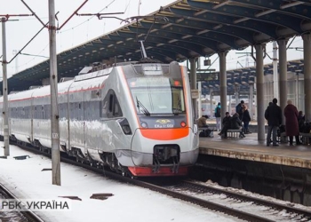 Укразализниця обещает возобновить продажу билетов на даты после 9 декабря с понедельника