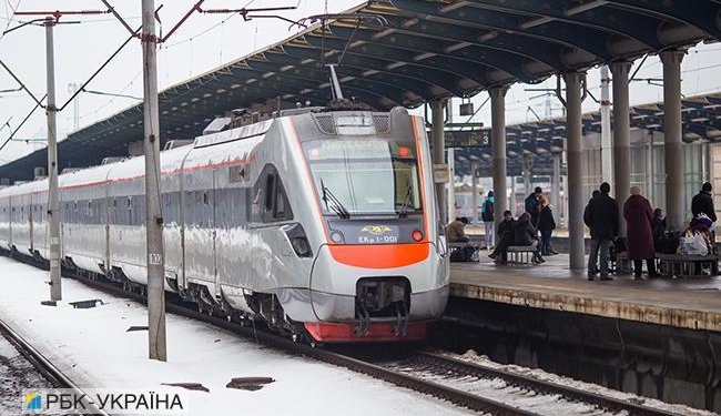 Укразализниця обещает возобновить продажу билетов на даты после 9 декабря с понедельника