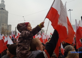 В Варшаве более 200 тысяч поляков вышли на марш “Для тебя, Польша”
