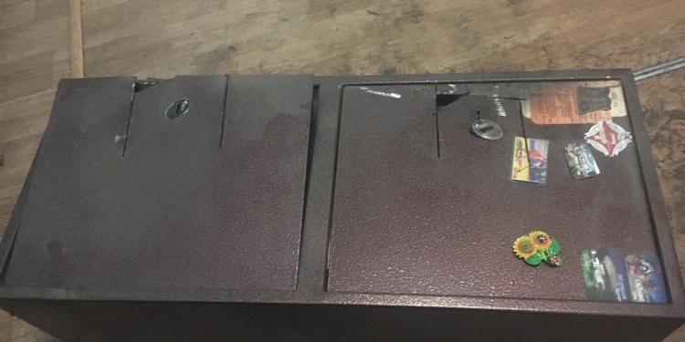 Разбойники в Николаевской области ворвались на маслозавод и распилили сейф с деньгами