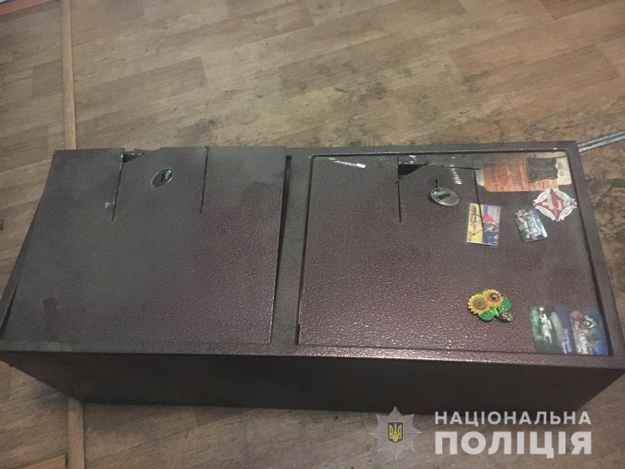 Разбойники в Николаевской области ворвались на маслозавод и распилили сейф с деньгами