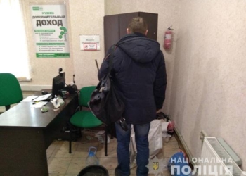 В Первомайске сотрудник пункта кредитования устроил «ограбление», чтобы скрыть хищение из кассы денег, которые он пустил на ставки