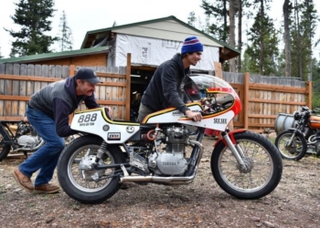 Американский бизнесмен заправил мотоцикл водкой и побил рекорд скорости