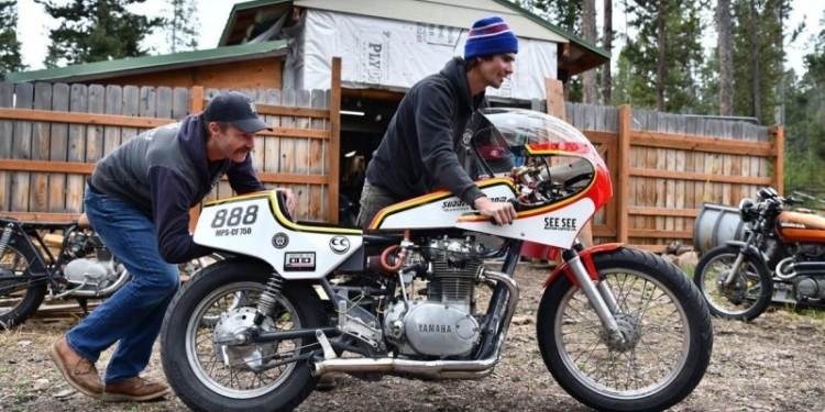 Американский бизнесмен заправил мотоцикл водкой и побил рекорд скорости