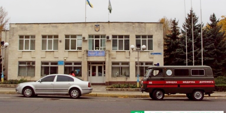 В Южноукраинске продолжается кризис власти: после импичмента мэру депутаты пытались сместить секретаря горсовета, ее забрала “скорая”